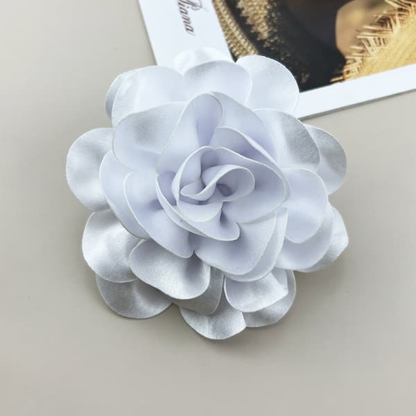 Elegante brosjer med satengstoffroser 12 cm ekstra store kameliabrosjer jakkeslagsnåler (6 stk)