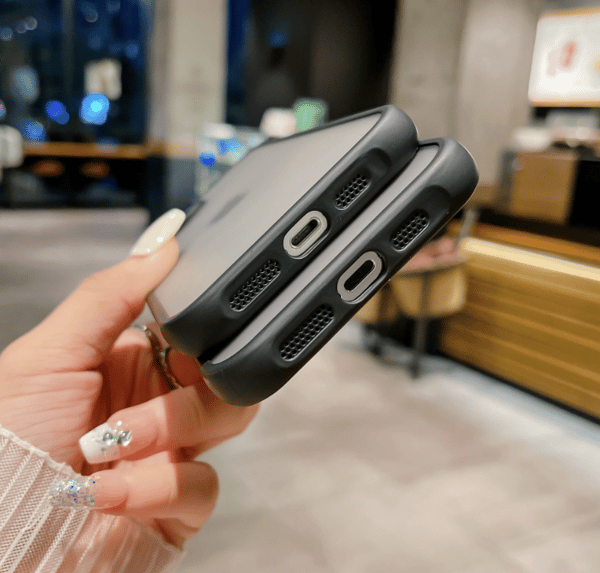 Fodral kompatibelt med iPhone 15, med en matt hudkänsla