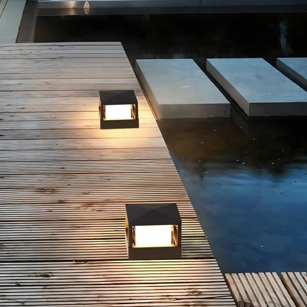 LED udendørs pullert 15W IP65 – Sort aluminium – 3000K varmt lys – Til gangstier og terrasser – 15.5x15.5x15cm