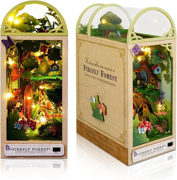 DIY Boghjørne Kit - Miniature Træhus med Møbler og LED-Lys - Ildflueskov