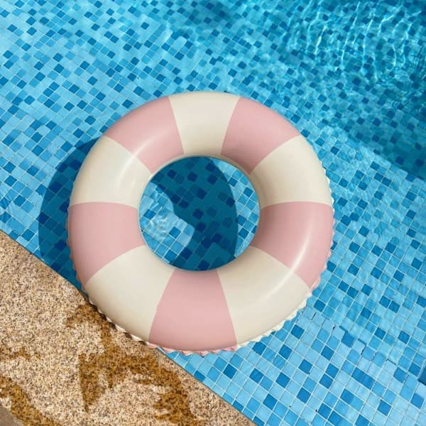 Barnens simring, uppblåsbar pool flyter simrör flotte leksak sommar vatten kul lounge strand sjöfest