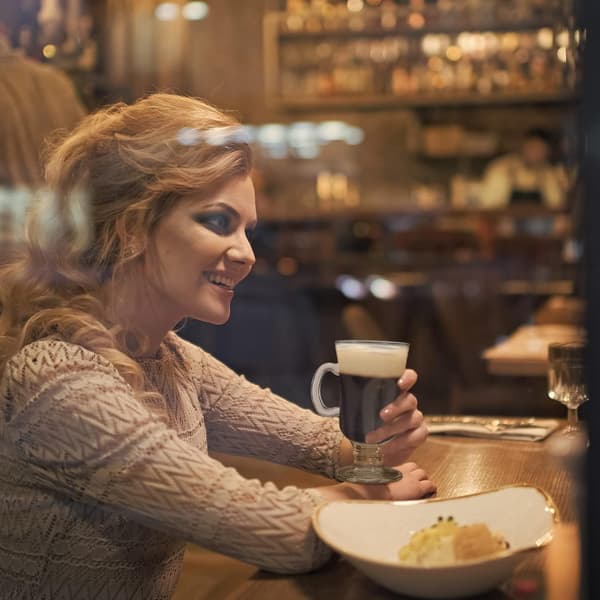 12 kappaletta irlantilaisia kahvimukeja hääjuhliin