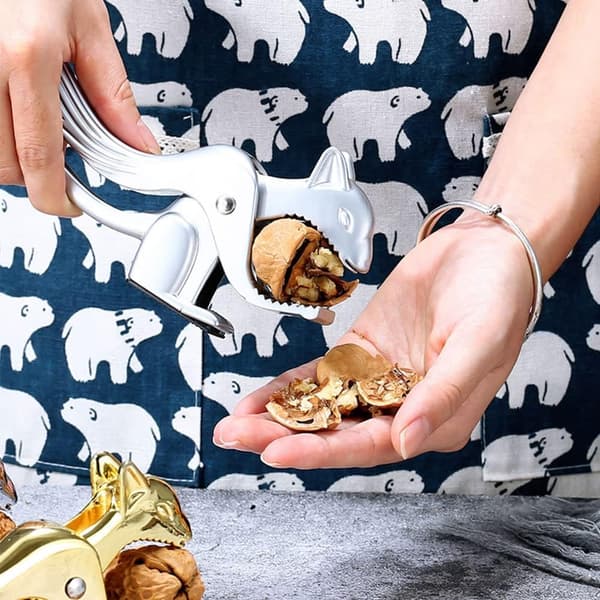 Squirrel-Shaped Nutcracker - Heavy-Duty Zinc Alloy with Non-Slip Grip, for Walnuts, Almonds, Brazil Nuts & Chestnuts (Silver)