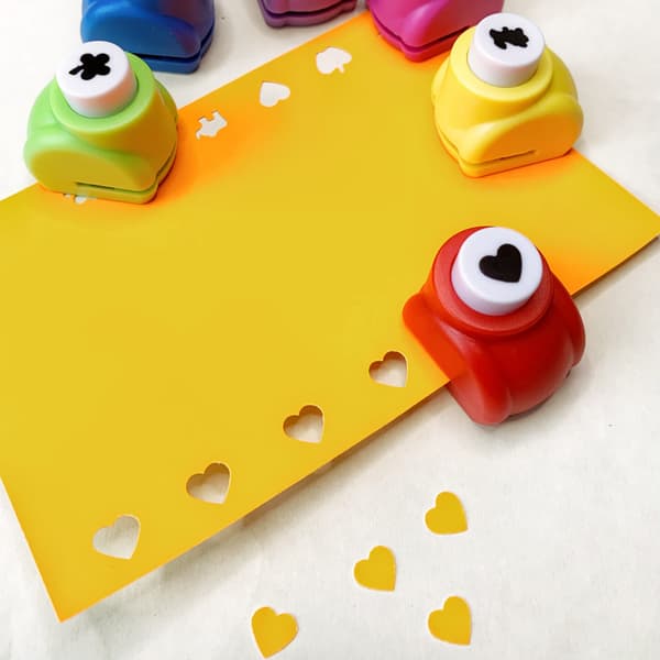 A heart-shaped hole punch, suitable for weddings, scrapbooking, card making, etc.