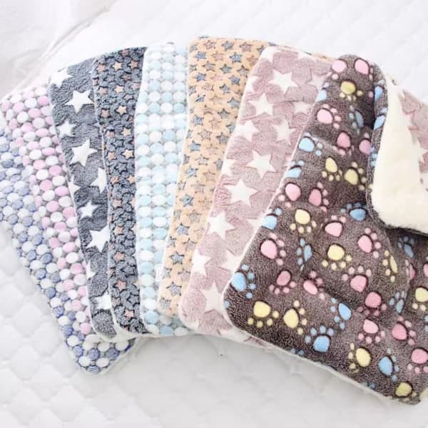 Thick Pet Bed Mat Soft Comfortable Pet Flannel Blanket Winter Warming Pet Pad Blue Background No. 4 Blue Background No. 4