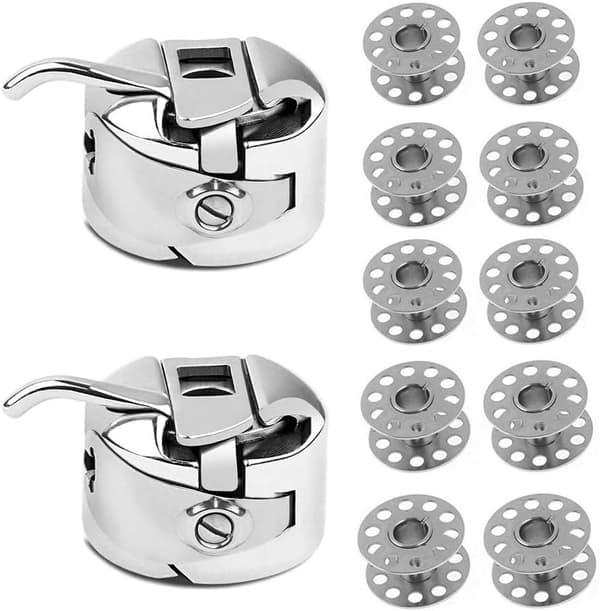 Sett med 10 metallspoler til symaskin + 2 spolehus til symaskin