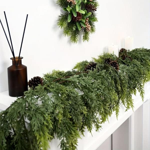 Kunstig cedertræ julekrans - Realistisk grøn dørkrans til hoveddøren, julepynt, til stue, verandaer, pejs, væg