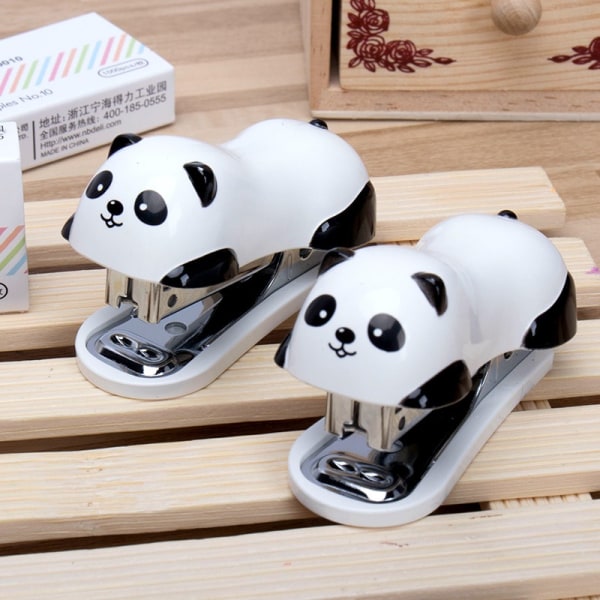 2 stk Søt Mini Panda bærbar kontorstiftesett med 1000 nr. 10 stifter for hjemmekontor skole eller reise