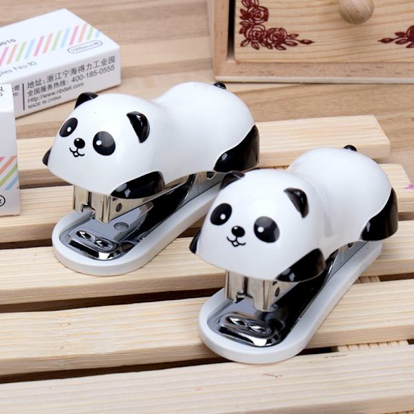 2 stk Søte Mini Panda Bærbare Kontor Heftemaskiner Sett med 1000 nr. 10 Hefteklammer for Hjemmekontor, Skole eller Reise