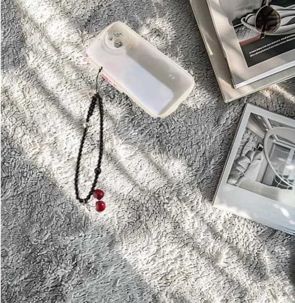 2 st körsbärspärlade telefonberlocker 2 st svarta Black Cherry
