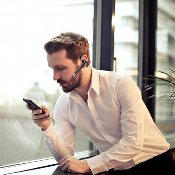 Trådløse hovedtelefoner - Enkelt øre Bluetooth med støjreducerende mikrofon - Stemmekontrol - Mute og lydstyrkeknapper -