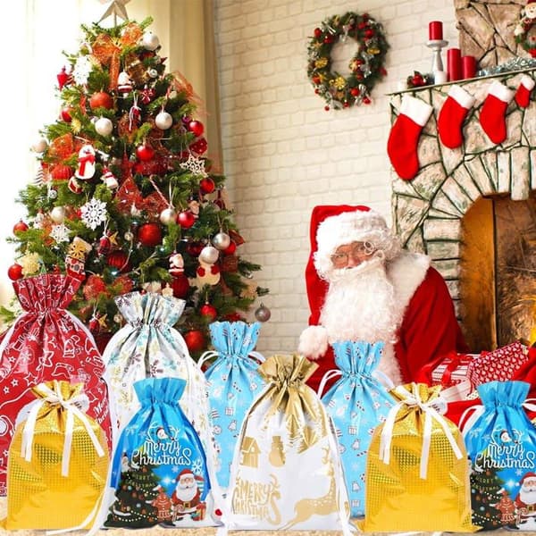 18 julklappspåsar med dragsko, julklappspåsar, 4 storlekar: extra stor, medium och liten, 6 olika mönster