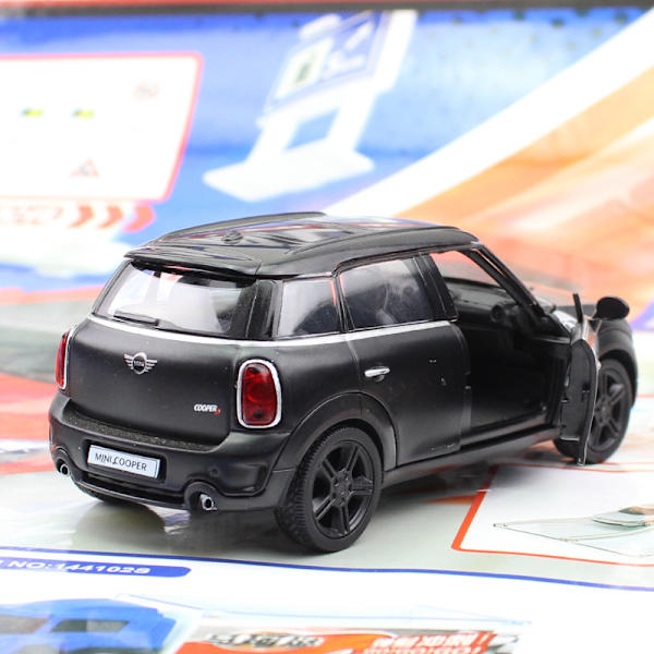 Barnleksaker Mattsvart Färg Serie Mustang Chevrolet SUV Diecasts Leksaksfordon Utsökt malli RMZ city 1/36 kevytmetalliauto MINI COOPER