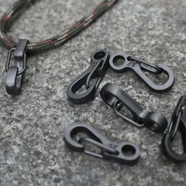 Mini SF karabinhage, mini karabinhage spænde fjeder rygsæk låse til camping klatring Vandring udendørs nøglering (10 stykker sort)，