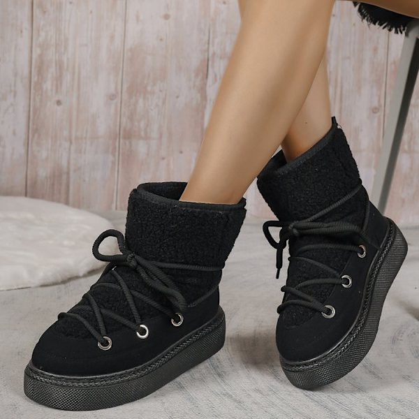 Stora, tjocka snöboots med korsband, förstärkt till mitten av vaden, inte över knät. Varma damboots. Black 41