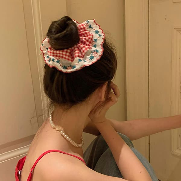 Hårbånd Elastiske Hårstrikker For Kvinner Fasjonable Scrunchies Med Broderidesign Hårtilbehør Red polka dots