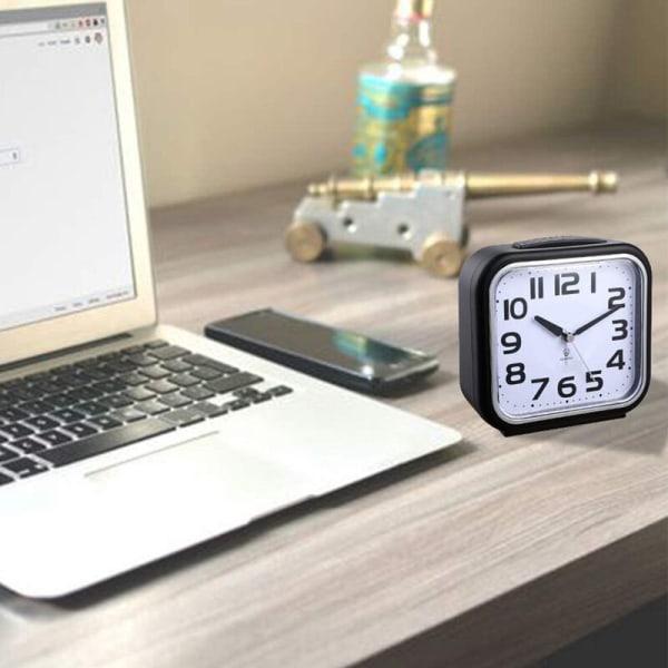 Svart självlysande väckarklocka Mode Silent Plastic Väckarklocka Home Bedside Clock