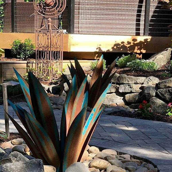 Metall agaveplanta för trädgårdsdekoration Röd rustik tequilaskulptur Lämplig för inomhusprydnader för gräsmatta (35 cm), gul blå