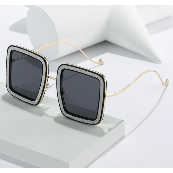 Neliönmuotoiset aurinkolasit Street Fashion Glasses Persoonallisuus Vilkkuvat Diamond Hauskat Aurinkolasit Naiset (All harmaa mustavalkoinen kehys),