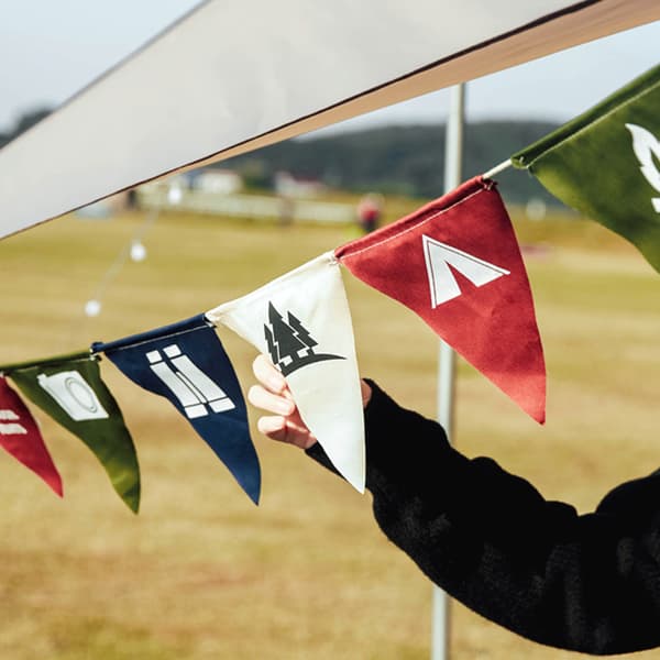Vimpelbanner med 16 dekorative trekantede bomuldsflag til pynt af campingtelt