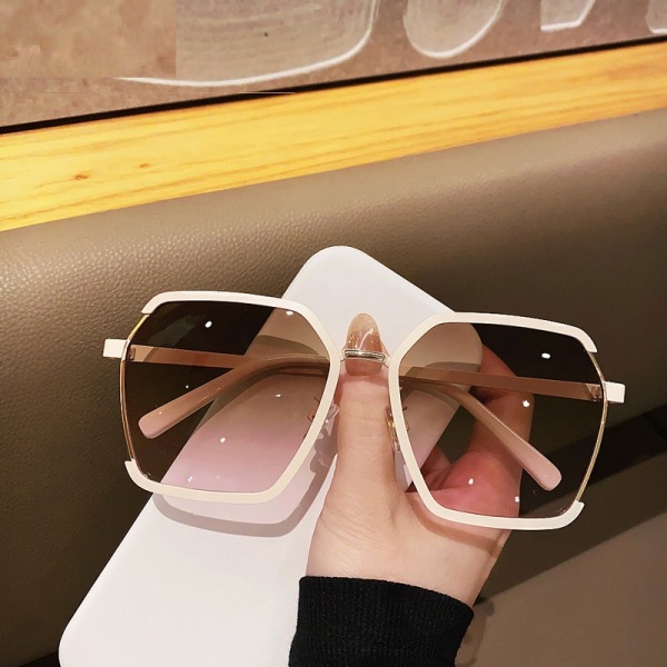 Polygonale solbriller Modetrend Solbriller UV-beskyttelse Rejsesolbriller Metal Retro polygonale solbriller til kvinder (Te Frame Gradient Tea)