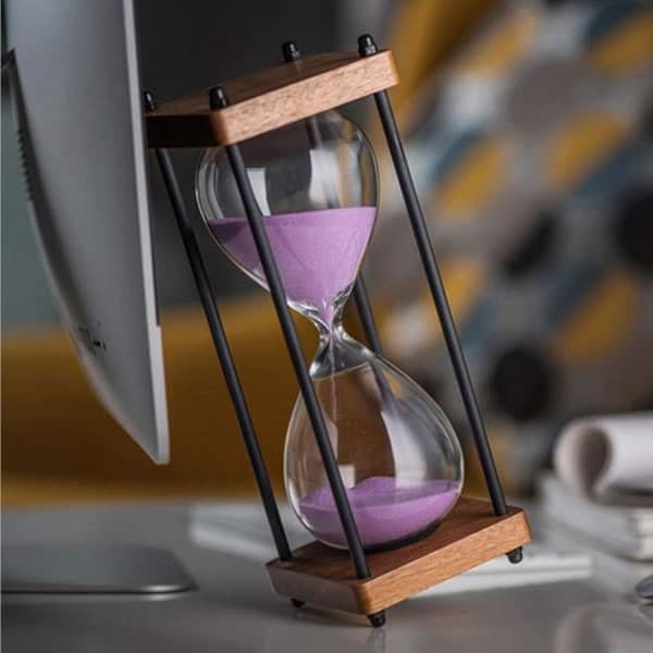 30 minutters stort timeglas i træ, sort sandglasdekoration purple