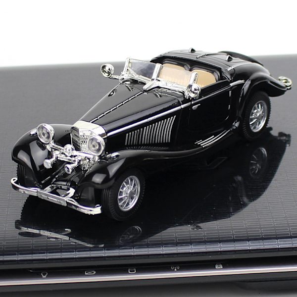 1:28 Legering klassisk bil Retro bilmodell prydnad Black