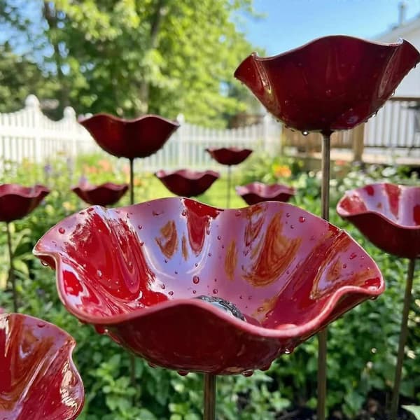 Fuglefoderbræt i jern blomsterform, kunstneriske havefuglefoderbræt og badekar, rustbestandige blomsterformede fuglefoderbræt, rød Red