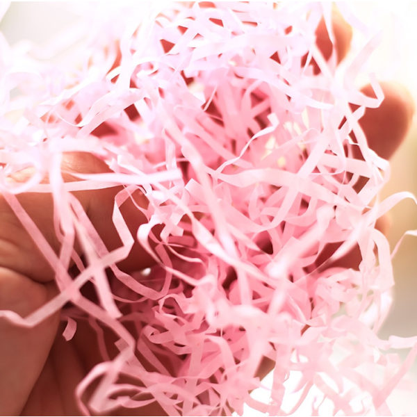 Strimlat mjukpapper, Raffia Hamper Strimla presentfyllning Pink 100g