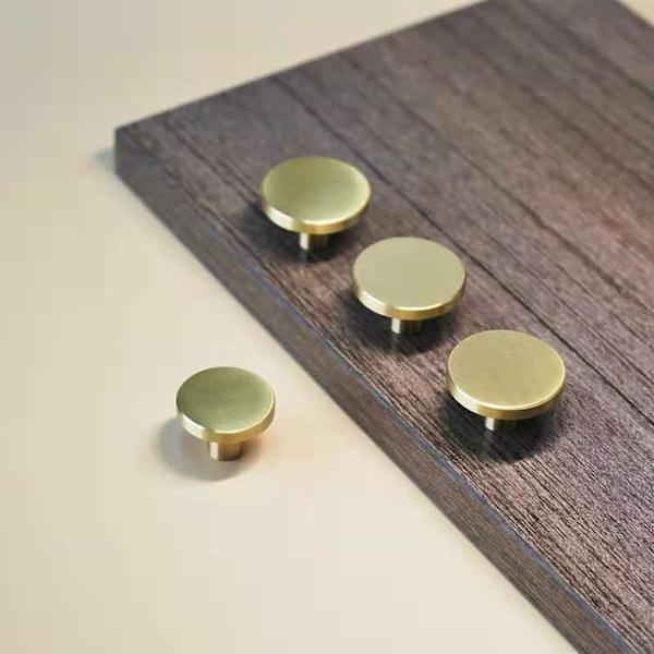 6st lådhandtag, sminkhandtag och knoppar (20*20mm)