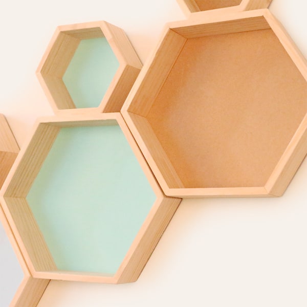 Massivt trä vägghylla display hylla hexagonal honeycomb hylla (stor, liten, grön),