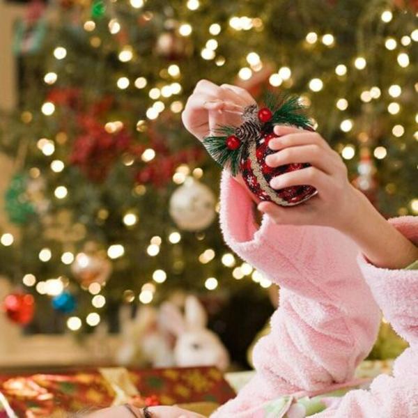 9 st plädade julbollsprydnader - 3 tums svarta och röda buffelplädade tygprydnader med kottar och grönt