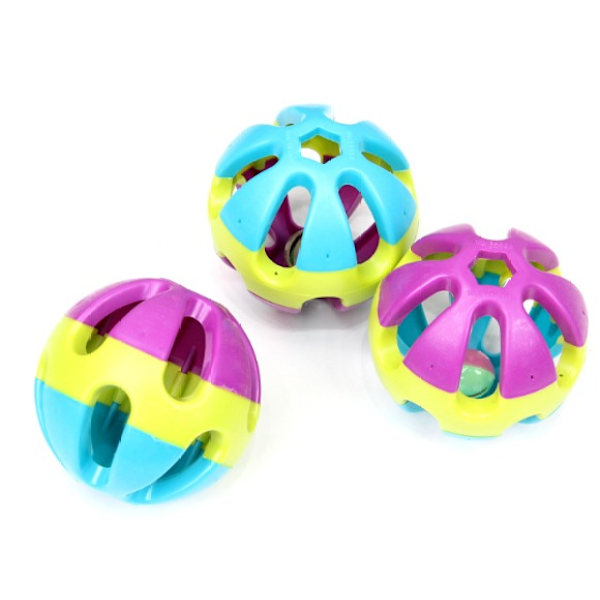 3 stycken klingande trefärgad plastkringleksak, färgkringboll, husdjursleksaker (BO-4001: cirka 7,5 cm i diameter)