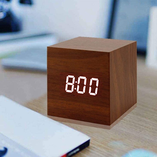 Bambustræ Hvidt lys 6*6*6CM Direkte strømforsyning Firkantet træur Mini moderne træ LED lys terning Skrivebordsvækkeur,