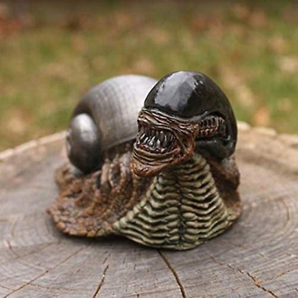 Ond mutant snegl pastoral ornament,