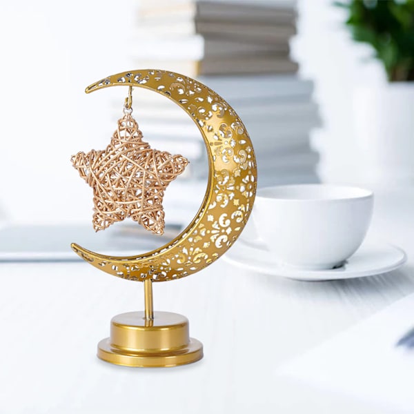 HT Bordlampe Månelampe med Jernåpent Mønster og LED, Hengende Måneform Dekorativt Nattlys med Rottingstjerner Tengtiao Star Style