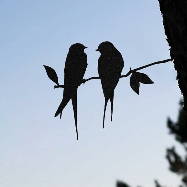 Metalfuglesilhuet, sort smedejernsmetalfuglesilhuet Metaltræ Dart Barnesvale (Love Bird) på gren til G