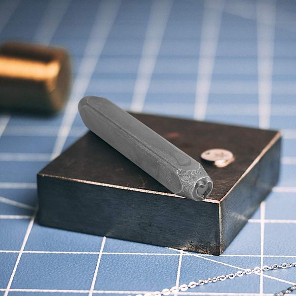 Justerbart hjerteformet metalstempel til stål og læder