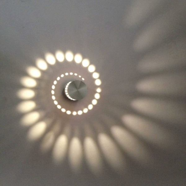RGB3W spiralperforeret aluminiumsvæglampe (varmt lys)