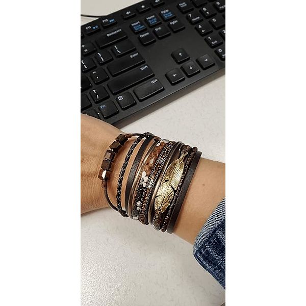 Läderarmband med flera strängar och fjäder för kvinnor