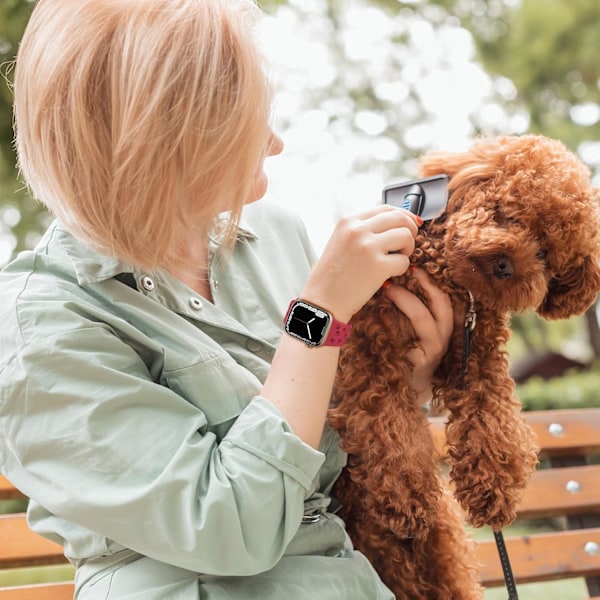 Vinröd Silikonarmband Kompatibelt med Apple Watch Armband 42mm 44mm 45mm 49mm, Utskuret Design Armband Mjukt Sport Andningsbart Klockarmband för iWatch U