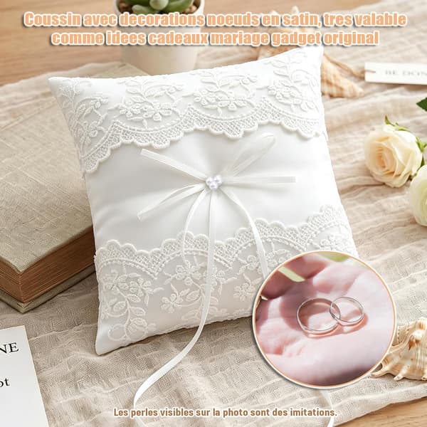Spetsig ringbärarkudde med rosett - 20 x 20 cm | Bröllopsringkudde i spets och pärlor, ringkudde, broderad kudde