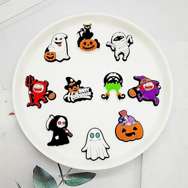 21 kpl Halloween-teemalla varustettuja piirrettyjä Crocs-solkia, pelottavia kenkien koristeita naisille ja miehille
