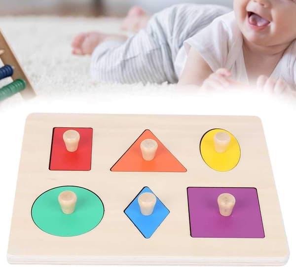 Geometriske trælegetøj til babyer