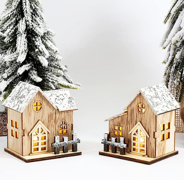 Julebelyst trehus i tre