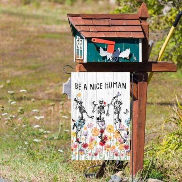 12x18 Tuuman \"Ole Ystävällinen Ihminen\" Puutarhalippu Luuranko Kallo Villikukka Ulkona Pihalippu Kevät ja Kesä Kukallinen Lippu Puutarhaan