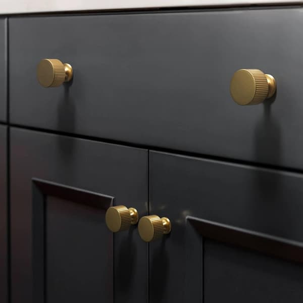 4 stk. Solide Skabsknapper Træk Skab Skuffe Kommode Guld Knapper Moderne Greb Knapper (28mmx28mm), Børstet Messing Finish