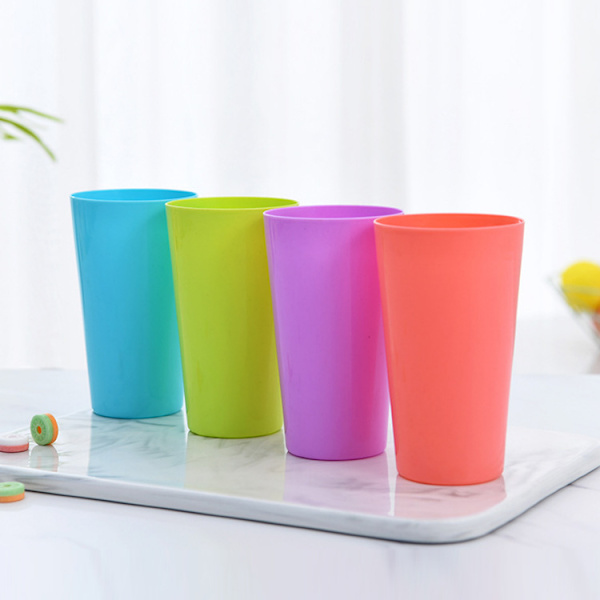 Höga plastglas, set med 12 färgade okrossbara tumlare