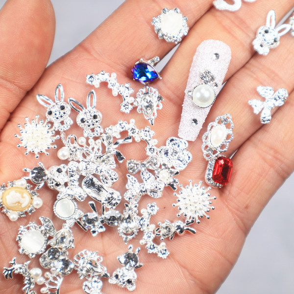 (Blandet mønster) 50 stk. blandede 3D perle-rhinsten sløjfe luksus metal neglekunst charms, legering negle Sliver
