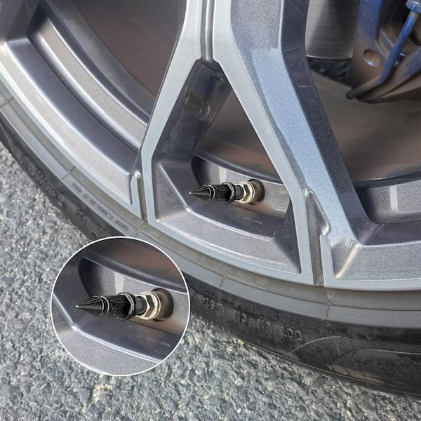 (Musta) 4 kpl 45 mm piikikkäitä alumiiniventtiilin korkkeja, pölynkestäviä rengasvanteiden suojia autoille, maastureille, T